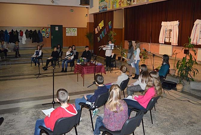 Ifjú költők bemutatkozása 2015. december 16. képek